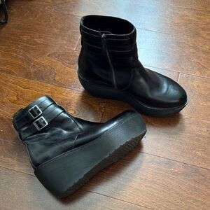Doc Martens CAITLIN boot rare 
Black Platform Ankle Boots with Buckles